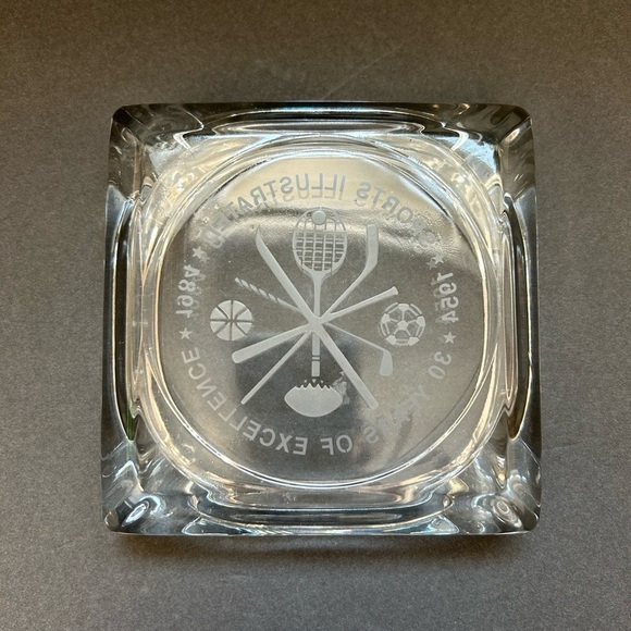 Rare 'Sports Illustrated' 30 Years Of Excellence Large Cigar Glass Sq. Ashtray - Picture 3 of 6